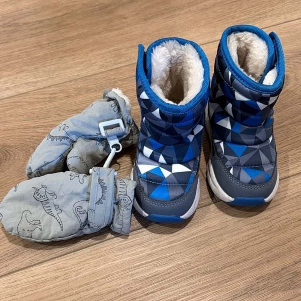 Hobibear Toddler Faux Fur Lined Snowboots and Dinosaur Mittens